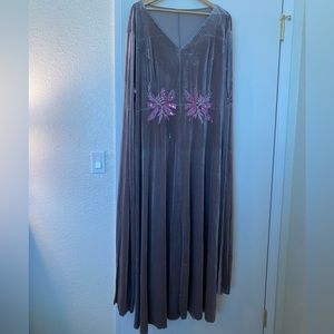 Plus Embroidery & Sequin Detail Slit Sleeve Velvet Dress